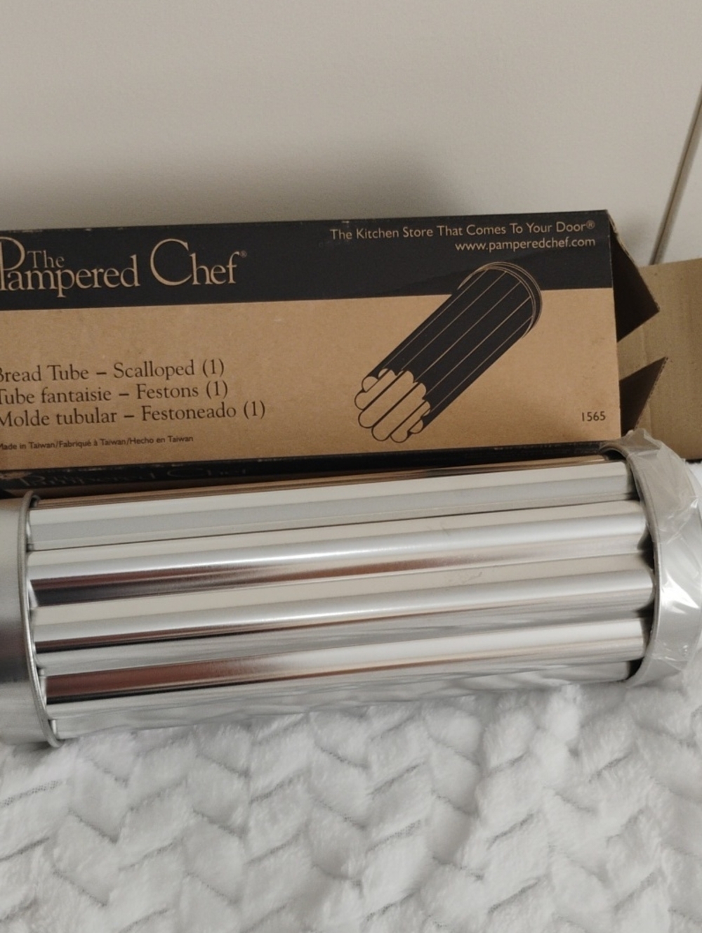The Pampered Chef Scalloped Bread Tube in Silver